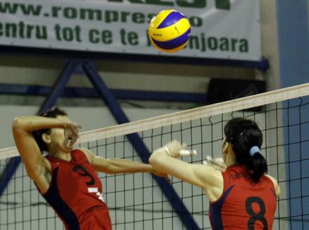 Voleibalistele de la CSU Oradea au câştigat cu 3-0 primul joc cu Banatul Caransebeş, din turul II al play-off-ului